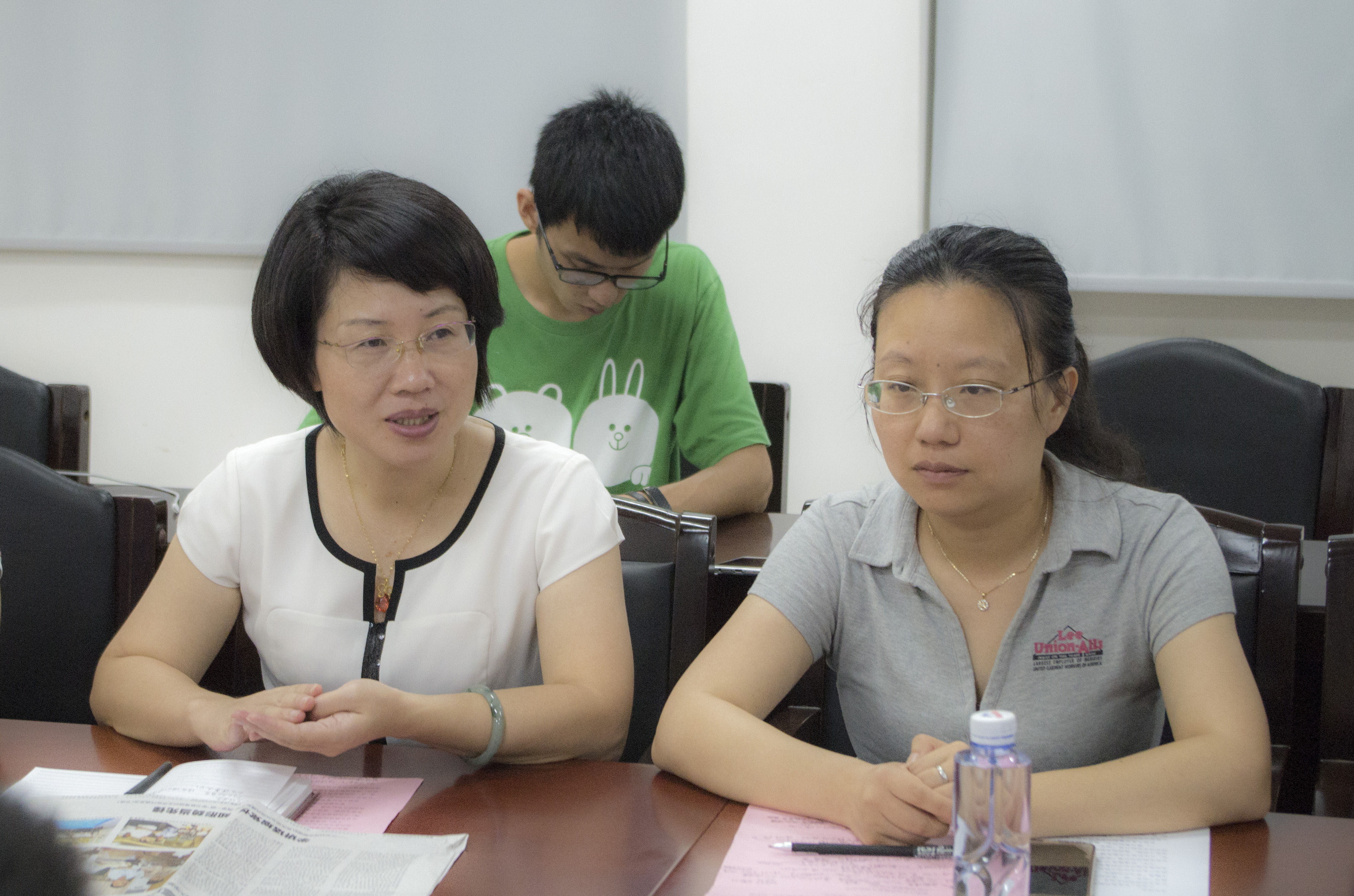 20160711 组织部副部长占永琼发言 两学一做组织生活会 陈博洋摄 20160711 组织部副部长占永琼发言 两学一做组织生活会 陈博洋摄